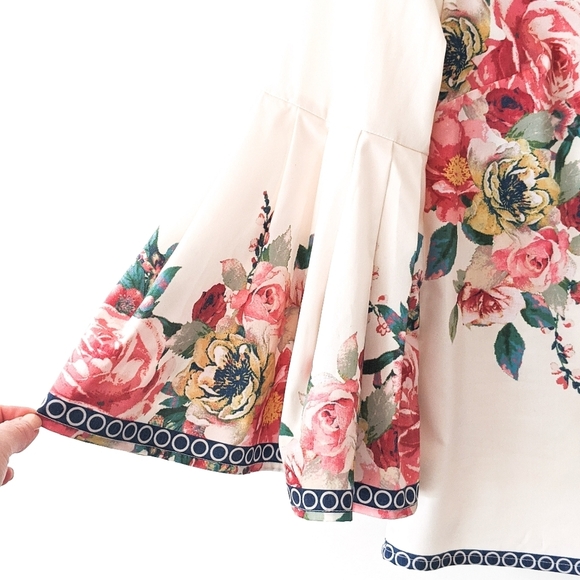 Jealous Tomato BELL Sleeve Floral Blouse - Picture 3 of 5